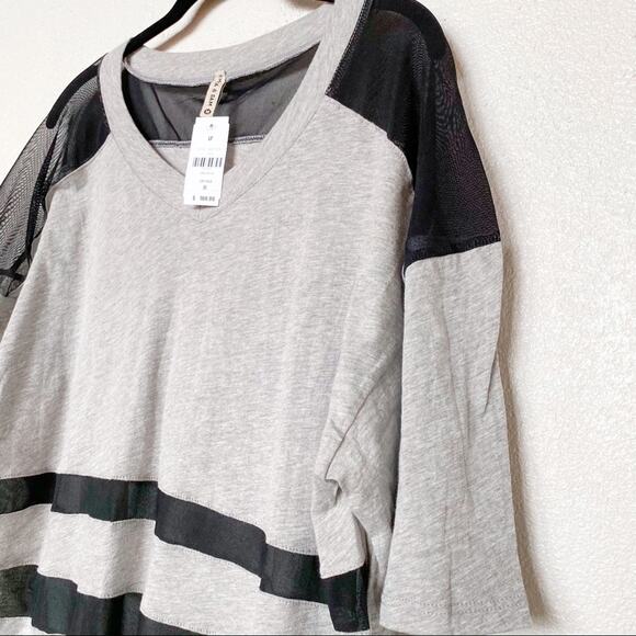 Emma & Sam LF Split Side Mesh Panel Top Size Medium - Picture 2 of 9
